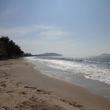 Apto E Suites Praia Do Itapocoroi 佩尼亚 外观 照片